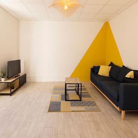 Le Cosy C - T2 Tout Equipe - Centre-Ville Gare 蒙吕松 外观 照片